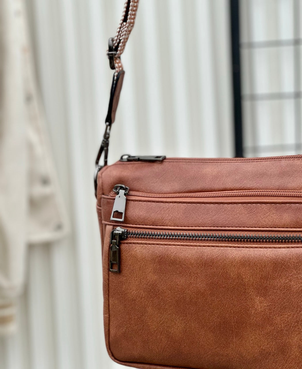 Lucien Stride Sling bag