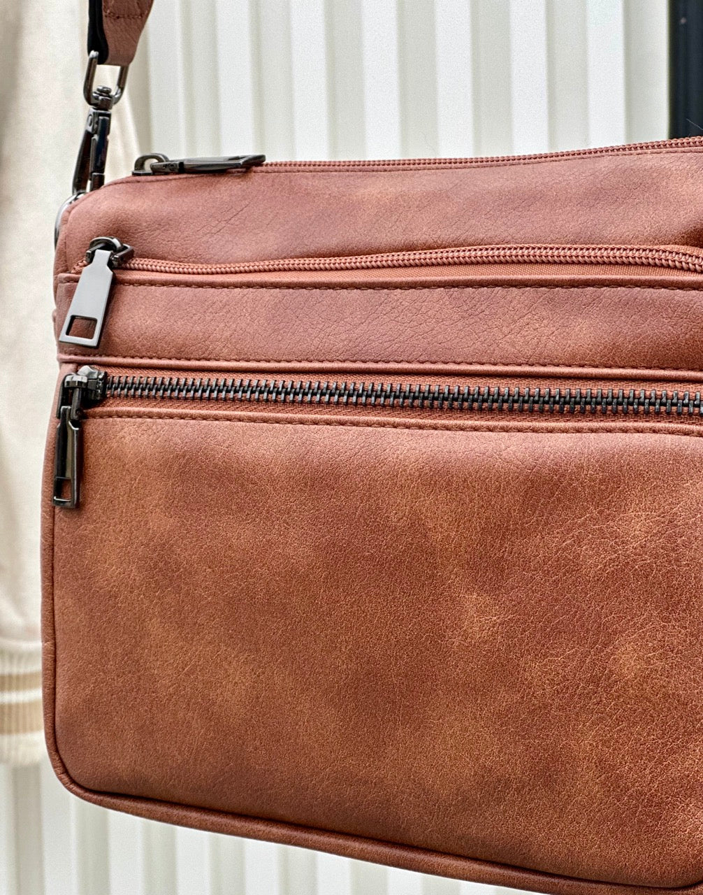 Lucien Stride Sling bag