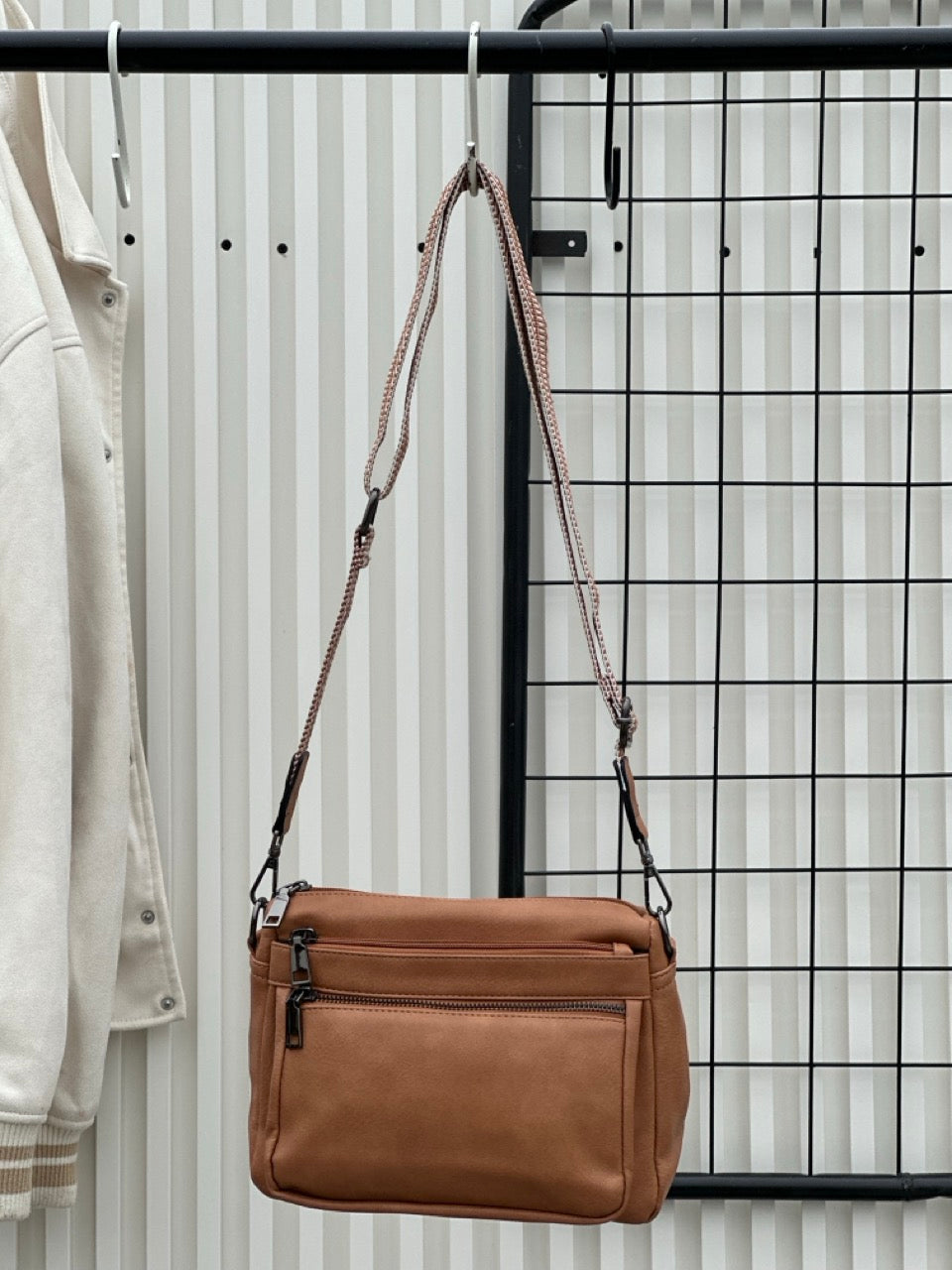 Lucien Stride Sling bag