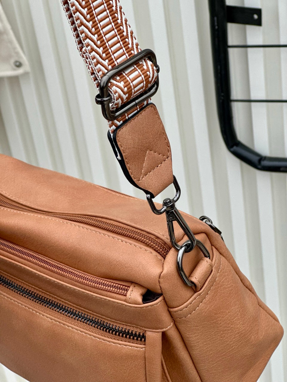 Lucien Stride Sling bag