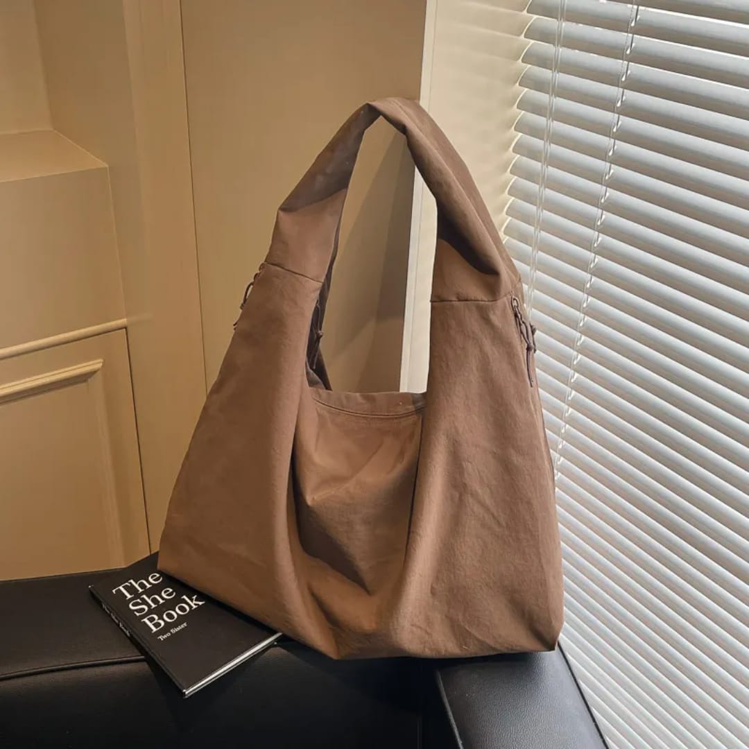 Lucien Terra Tote bag