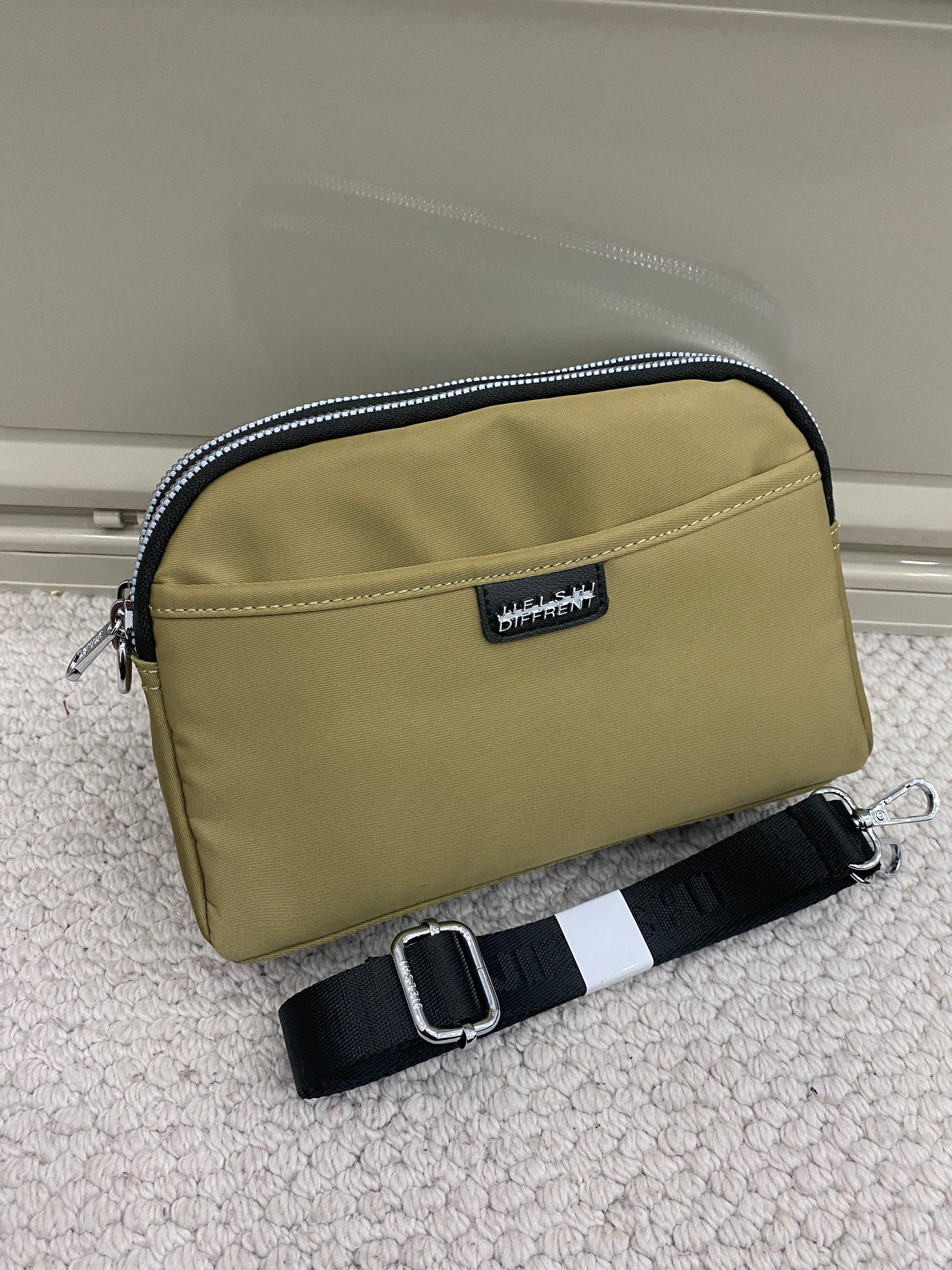 Lucien Urban Voyager Sling bag