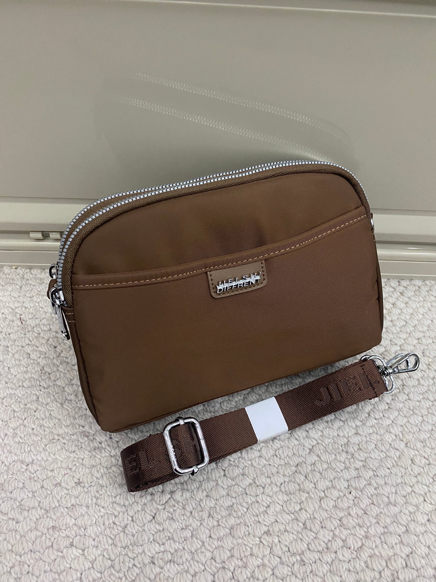 Lucien Urban Voyager Sling bag