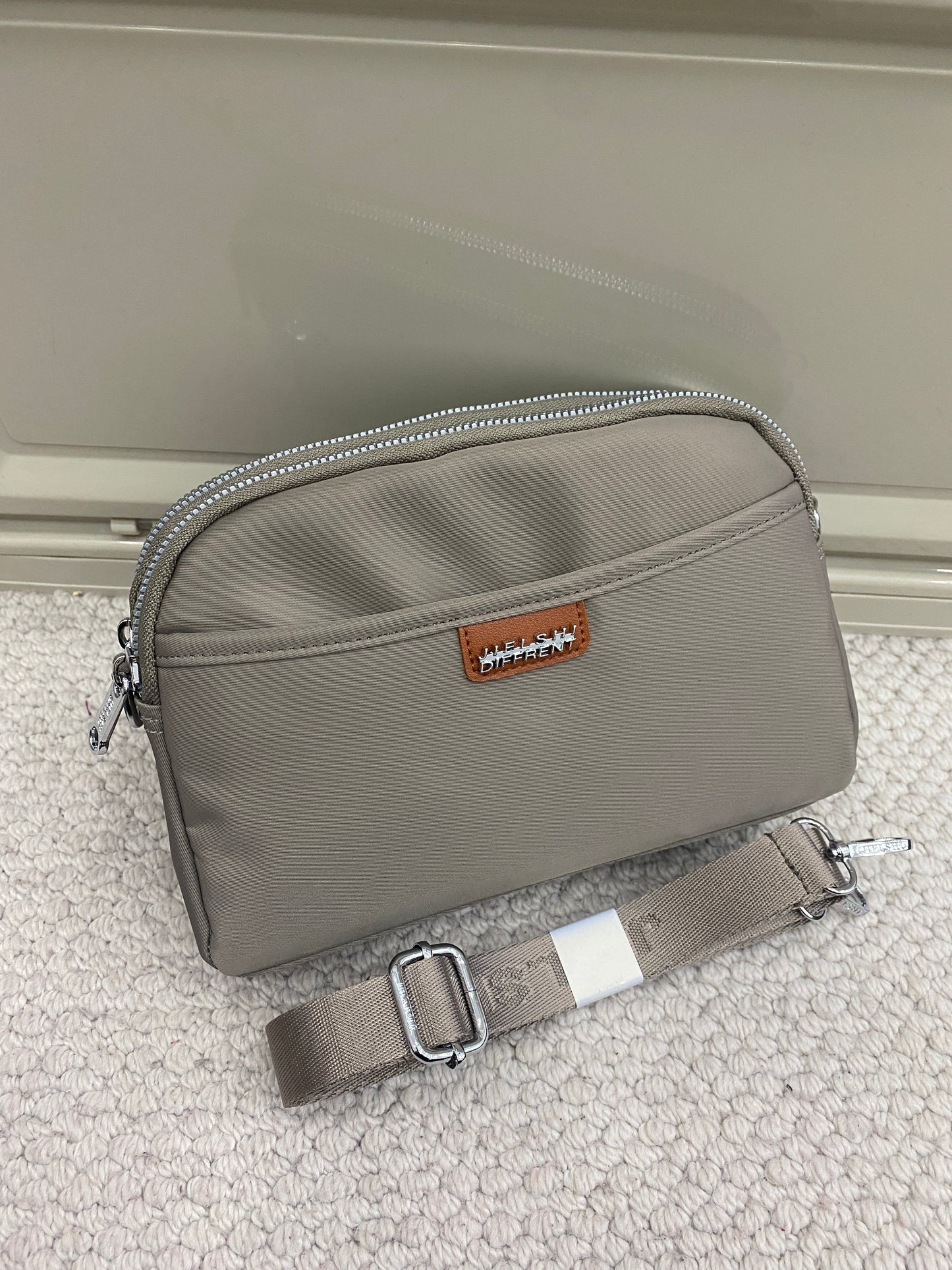 Lucien Urban Voyager Sling bag