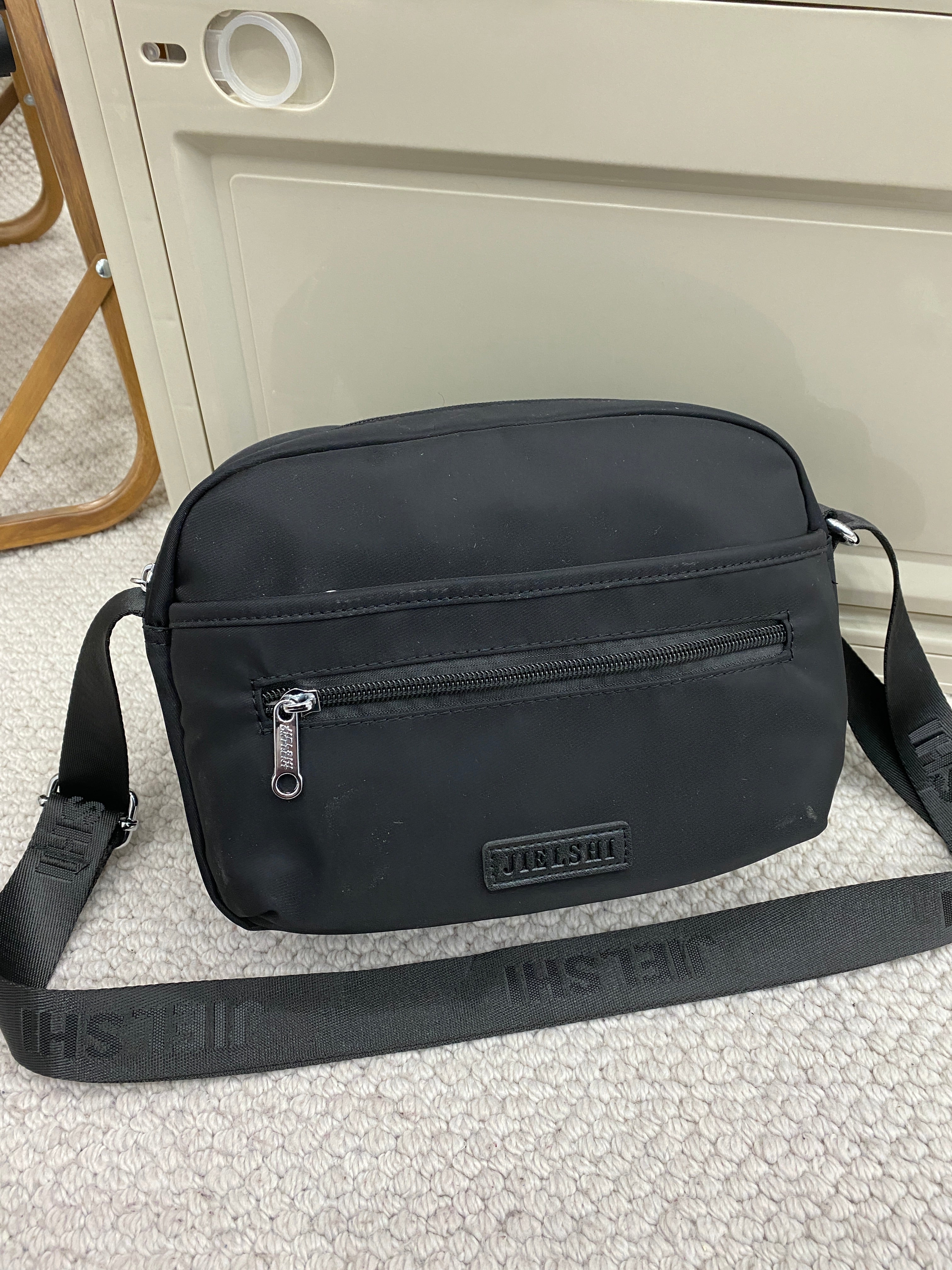 Lucien Boundless Sling bag