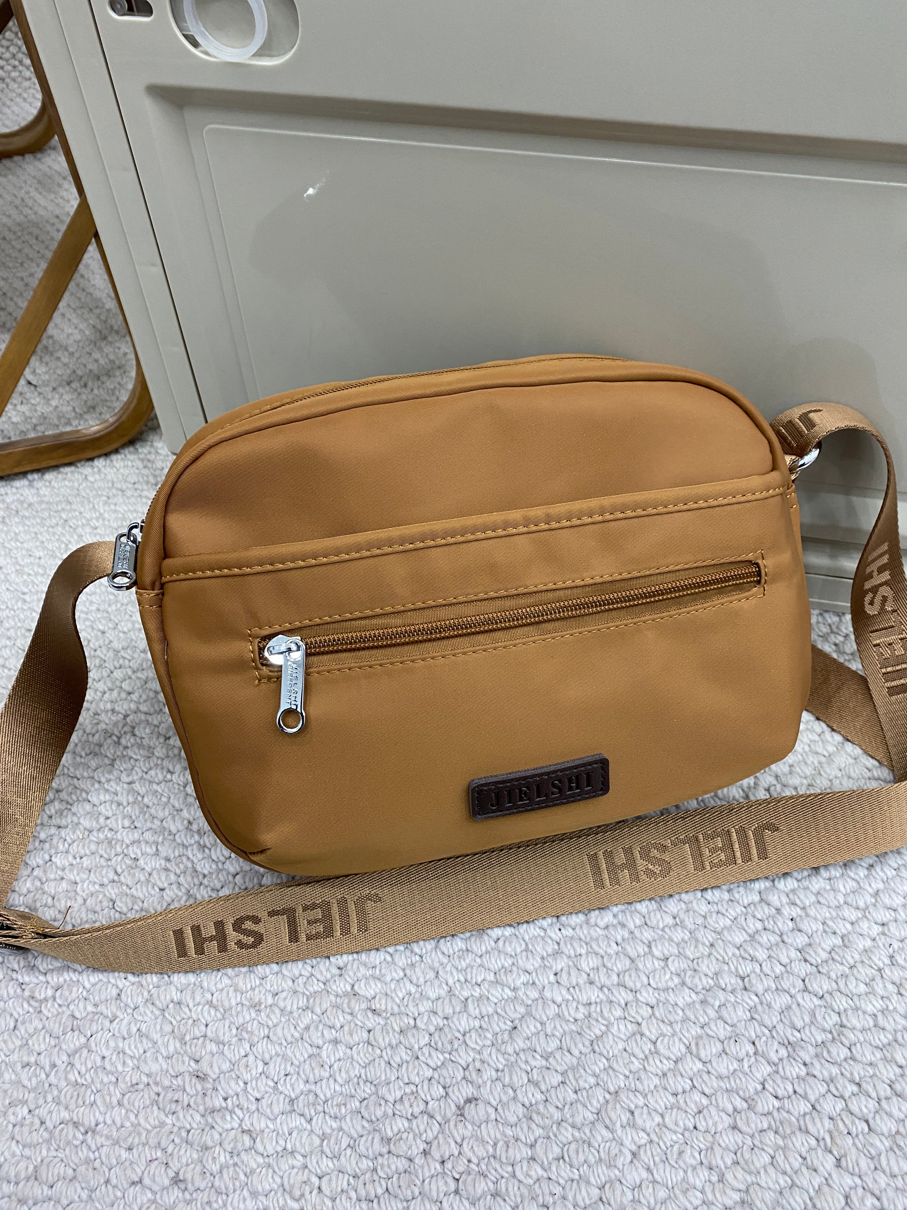 Lucien Boundless Sling bag