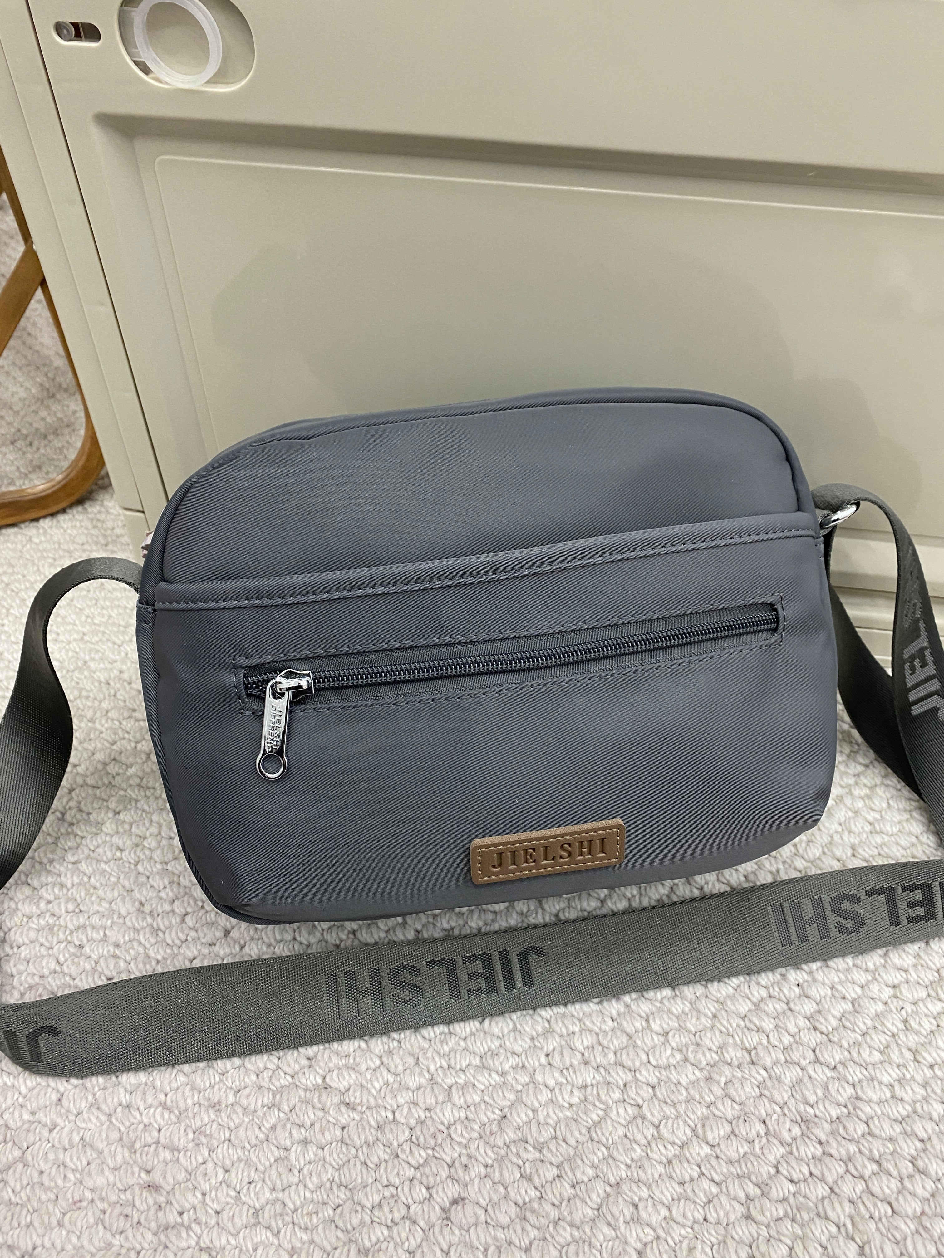 Lucien Boundless Sling bag