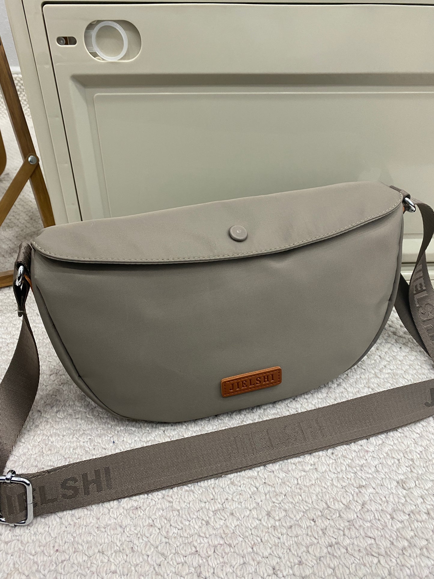 Lucien Vanguard sling bag