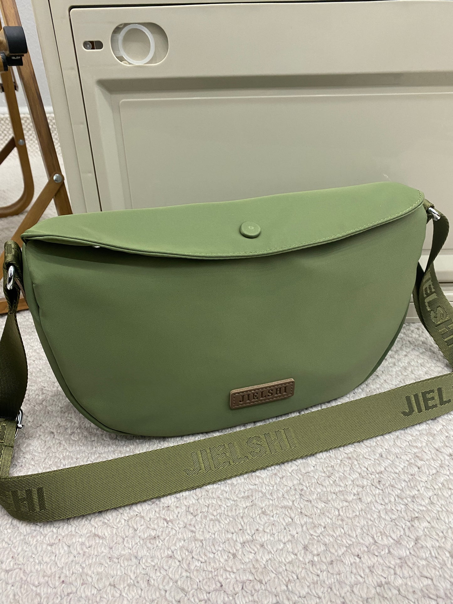 Lucien Vanguard sling bag