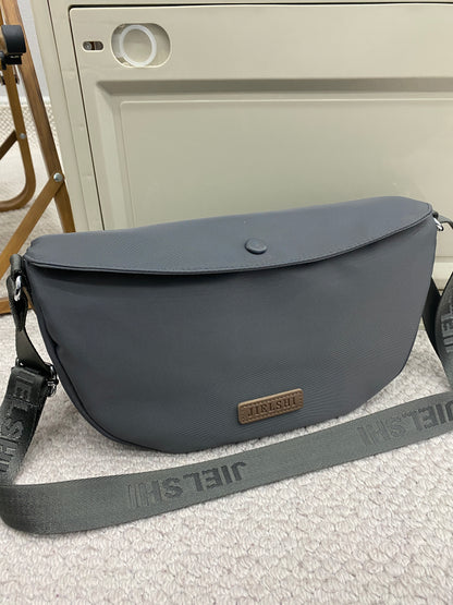 Lucien Vanguard sling bag