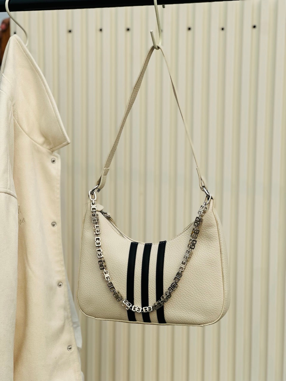 Lucien Lumina Sling bag