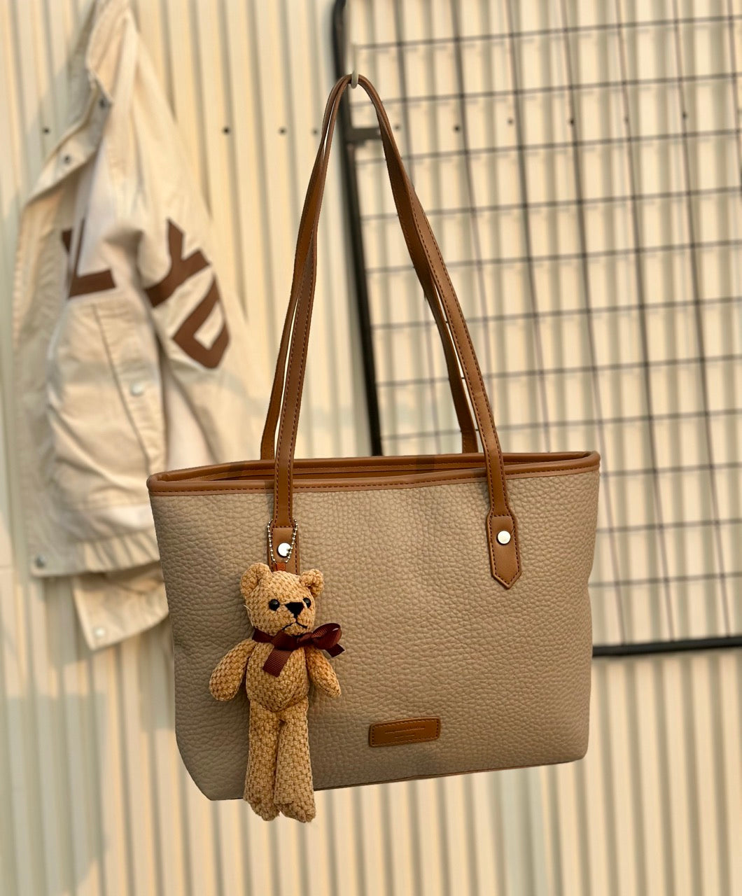 Lucien Gleam Tote bag