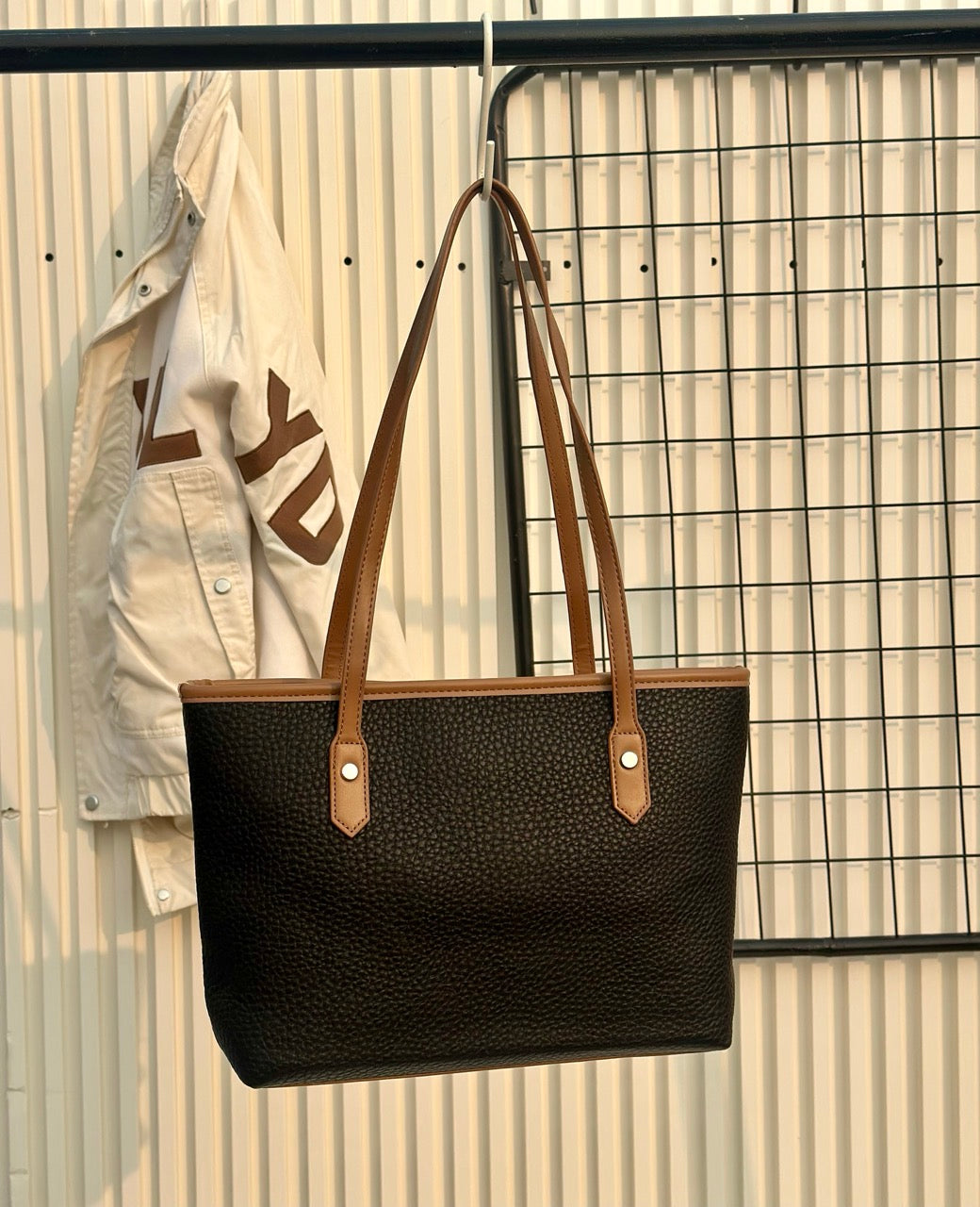 Lucien Gleam Tote bag