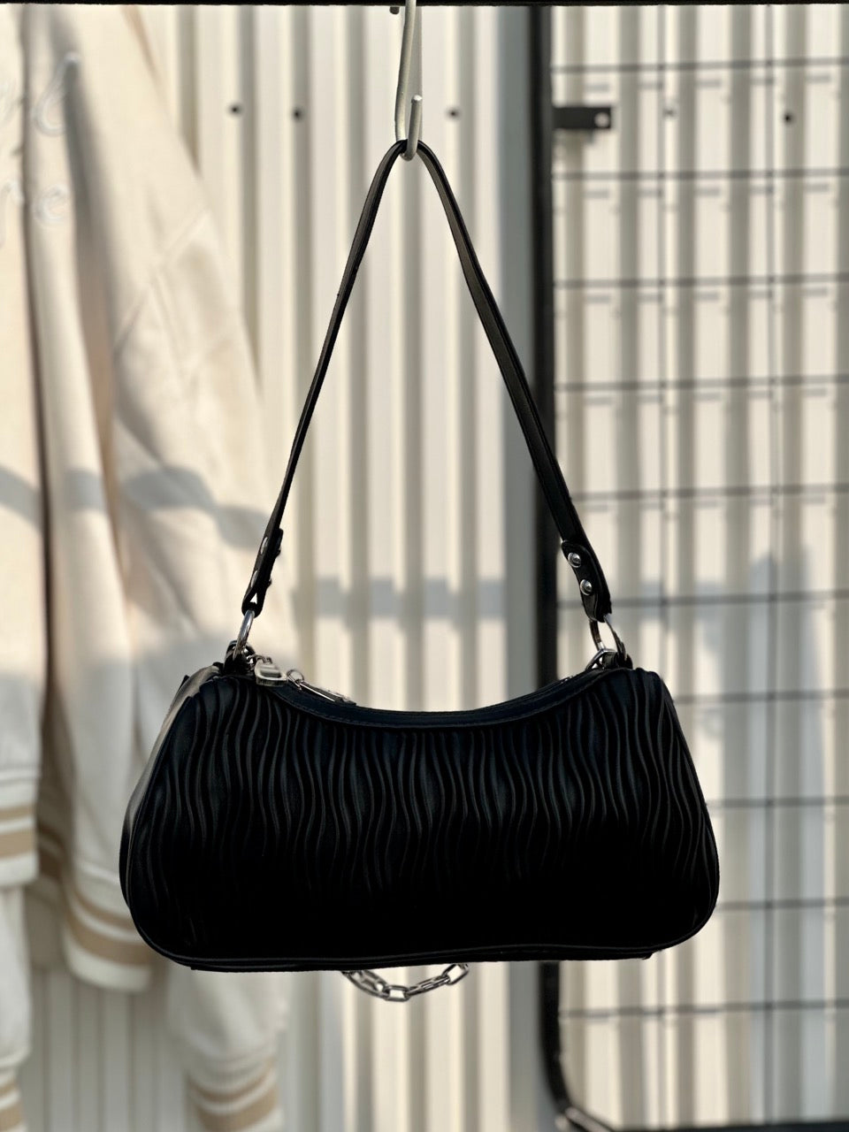 Lucien Ishra sling bag