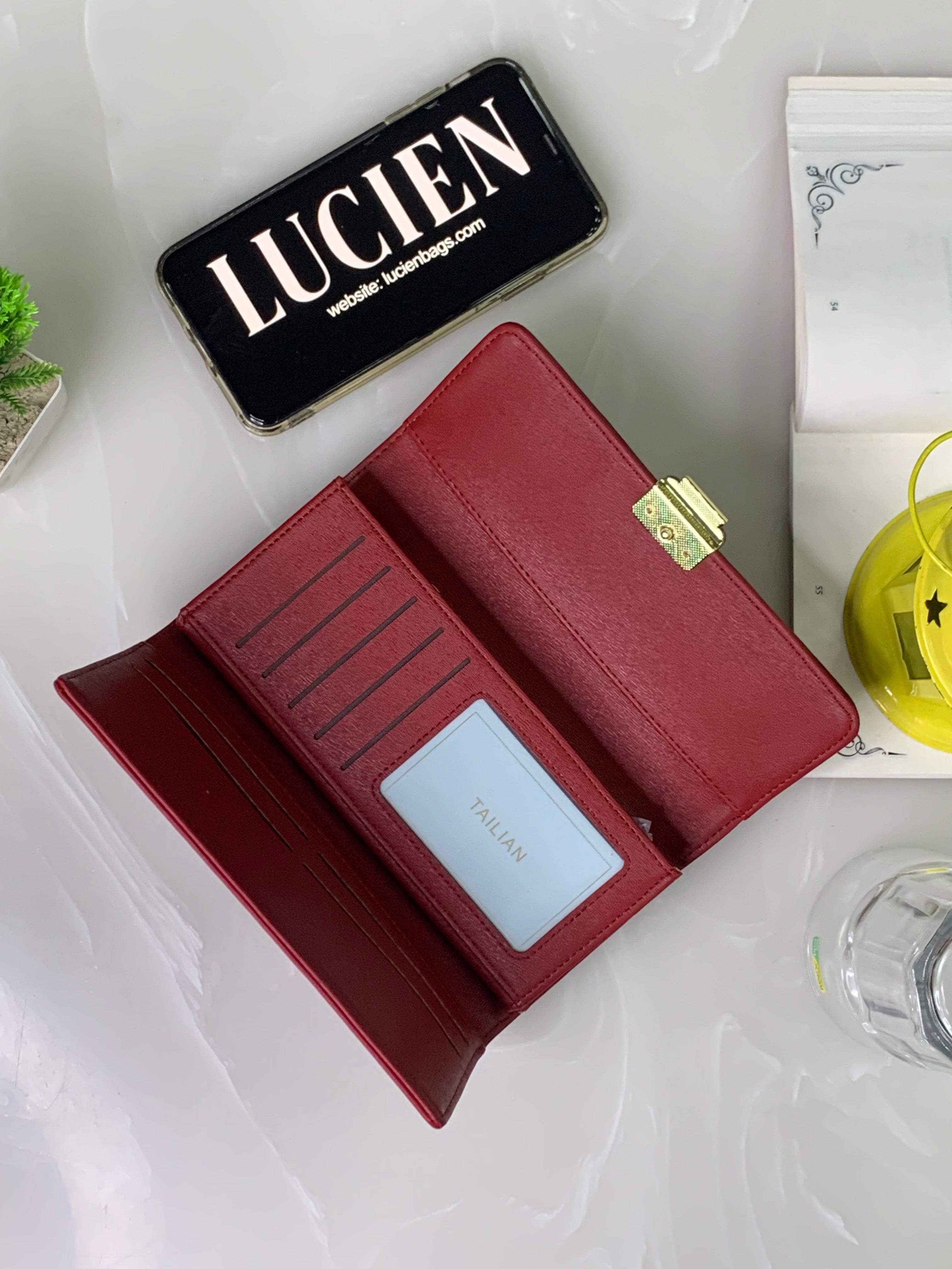 Luxe Explorer Wallet